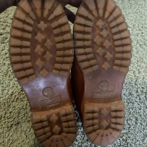 Burnt orange Timberlands. - Picture 5 of 7
